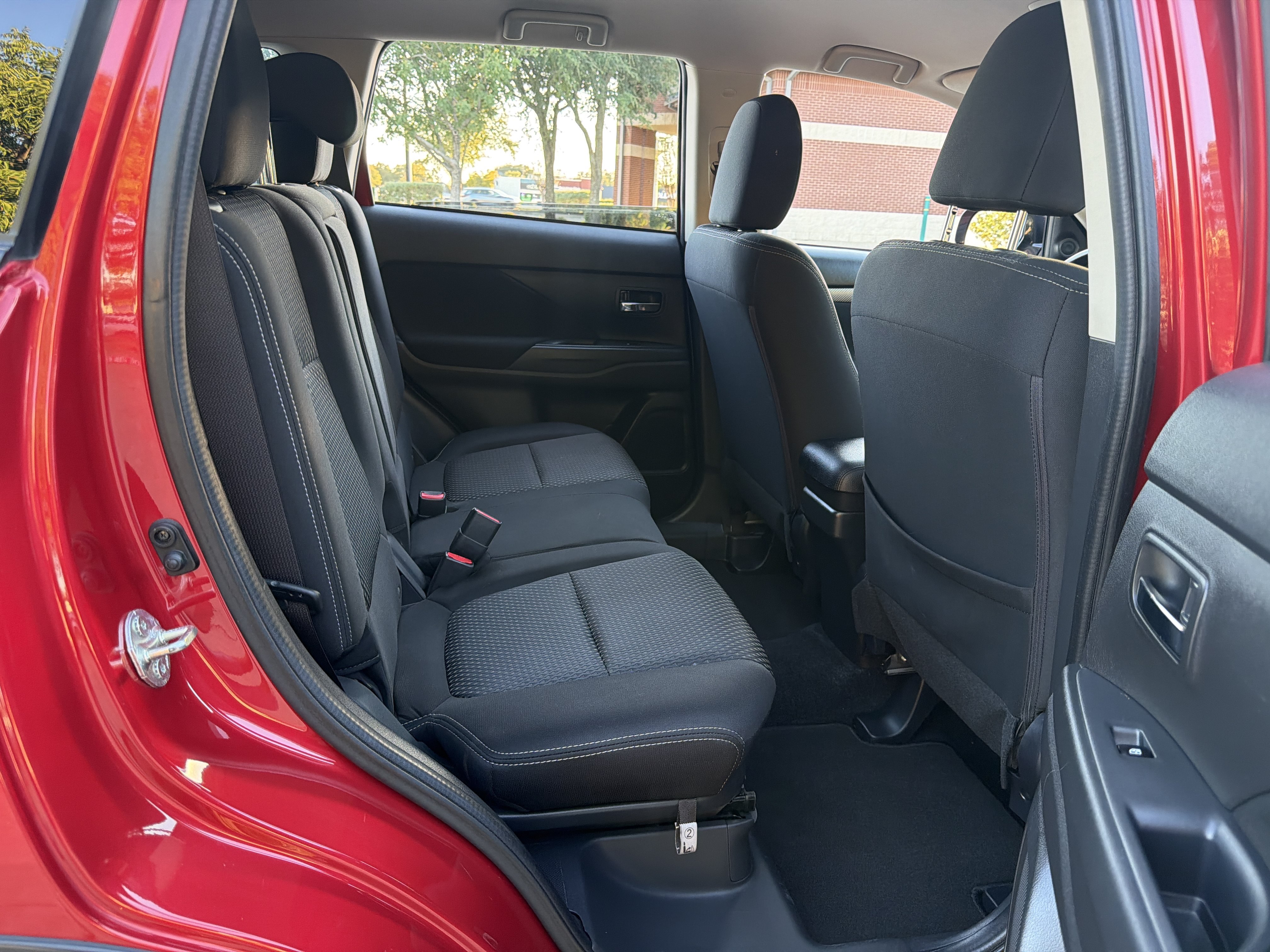 Used 2018 Mitsubishi Outlander SE FWD image 14