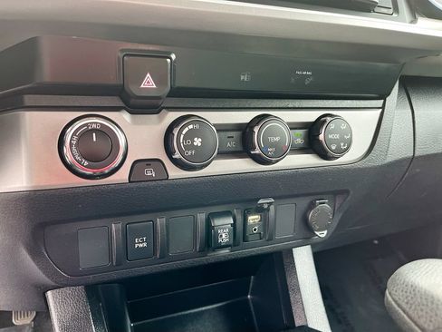 Used 2019 Toyota Tacoma SR5 AWD/4WD image 15