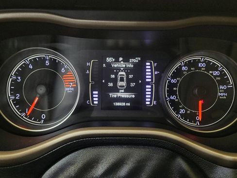 Used 2017 Jeep Cherokee Latitude FWD image 23