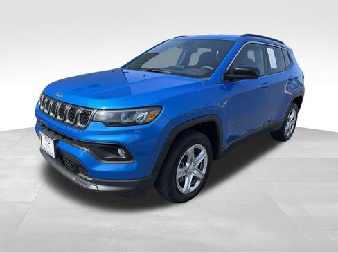 Used 2024 Jeep Compass Latitude image 3