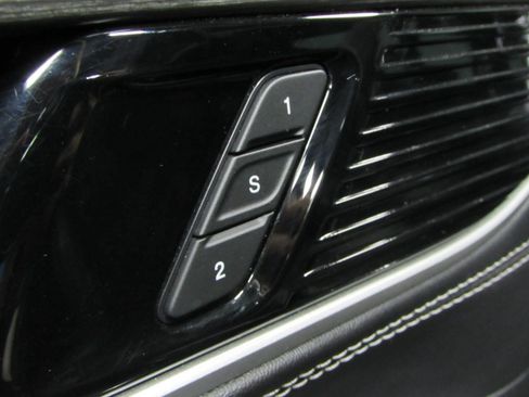 Used 2023 Jeep Wagoneer L Series III w/ Premium Group I AWD/4WD image 23