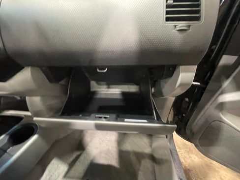 Used 2010 Toyota Tacoma 4x4 Regular Cab image 9