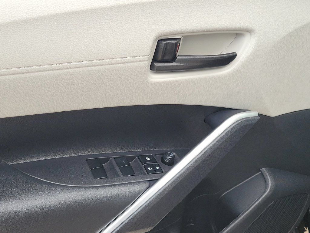 Used 2023 Toyota Corolla Cross L FWD image 20