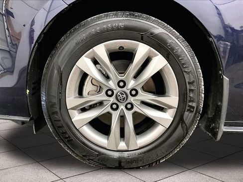 Used 2021 Toyota Sienna Limited FWD image 8