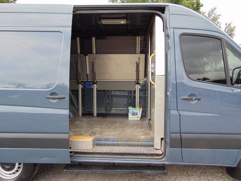 Used 2018 Mercedes-Benz Sprinter 2500 image 8
