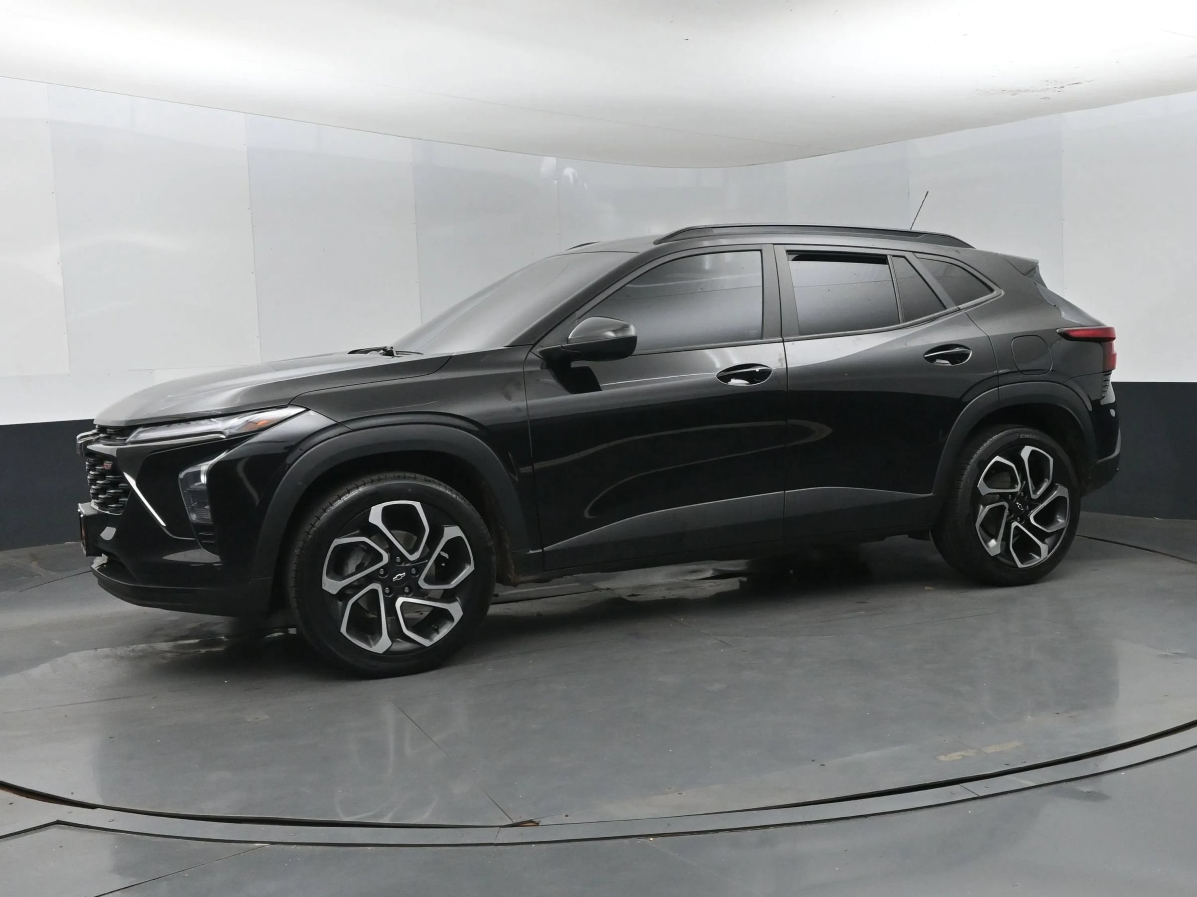 Used 2025 Chevrolet Trax RS FWD image 5