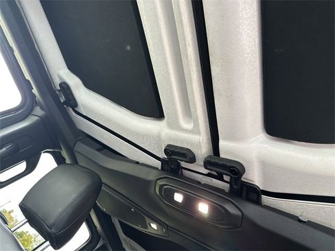 Used 2024 Jeep Wrangler Unlimited Rubicon image 32