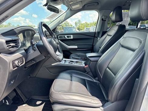 Used 2023 Ford Explorer XLT w/ Equipment Group 202A AWD/4WD image 19