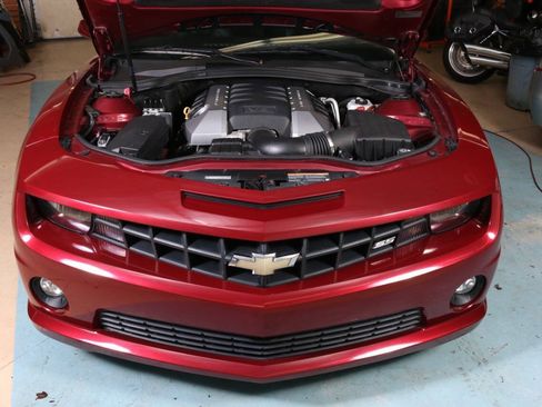 Used 2010 Chevrolet Camaro SS RWD image 6