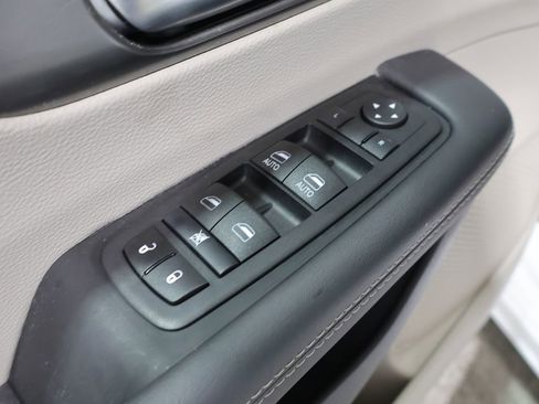Used 2024 Chrysler Pacifica Touring-L w/ Road Tripper Package FWD image 14