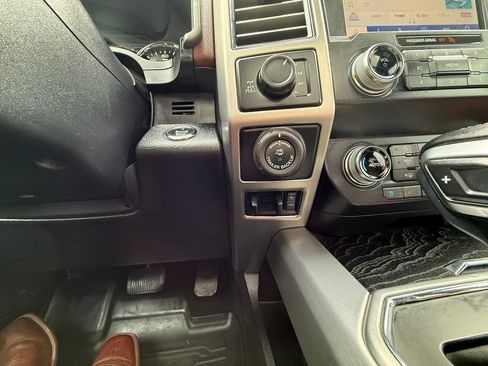 Used 2019 Ford F150 Platinum w/ Equipment Group 701A Luxury AWD/4WD image 15