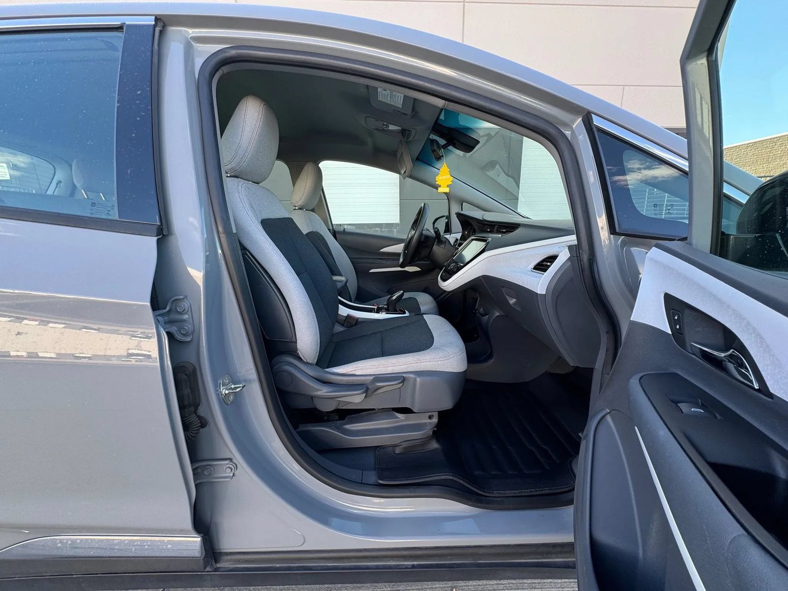 Used 2019 Chevrolet Bolt LT FWD image 11