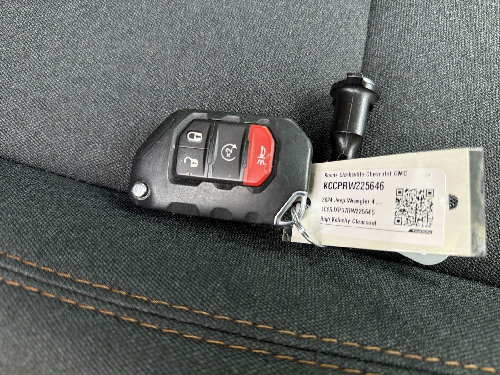 Used 2024 Jeep Wrangler Unlimited Sahara AWD/4WD image 24