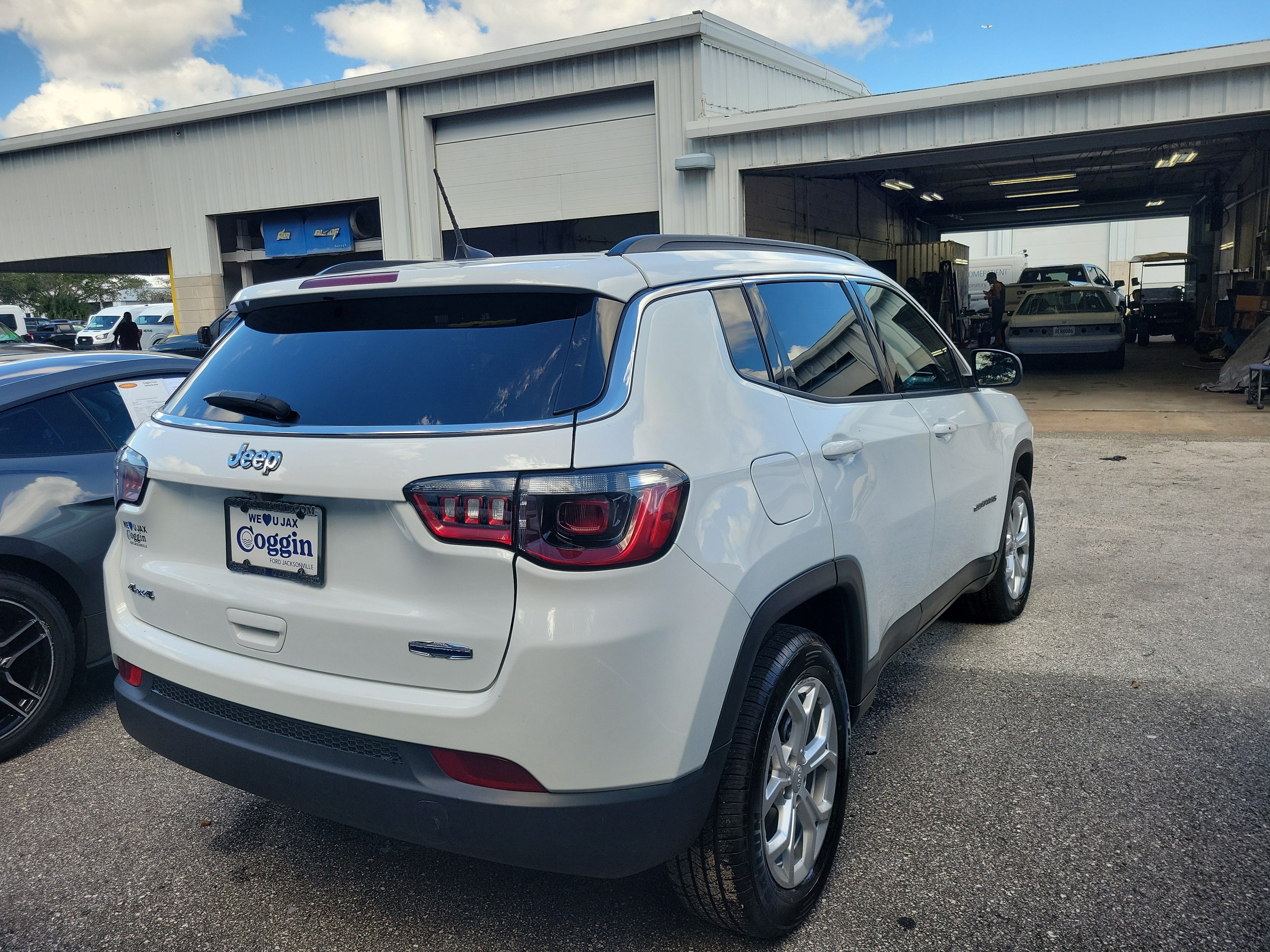Used 2024 Jeep Compass Latitude AWD/4WD image 4