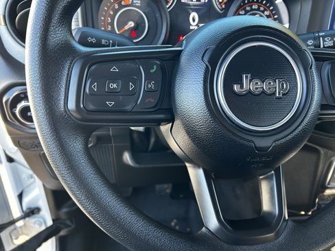 Used 2025 Jeep Wrangler Sport image 23