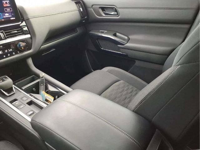 Certified 2026 Nissan Pathfinder SV FWD image 12