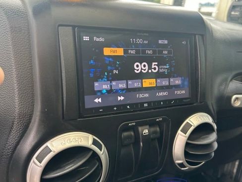 Used 2013 Jeep Wrangler Rubicon w/ PWR Convenience Group AWD/4WD image 21