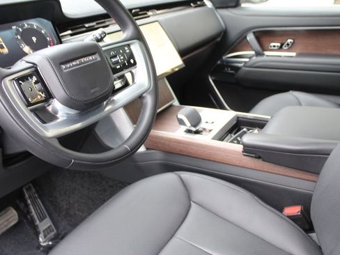 Used 2025 Land Rover Range Rover SE image 14