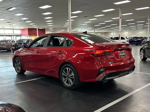 Used 2023 Kia Forte LXS w/ LXS Technology Package FWD image 5