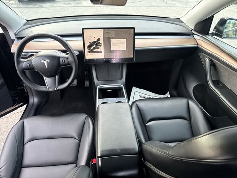 Used 2024 Tesla Model Y Long Range image 39