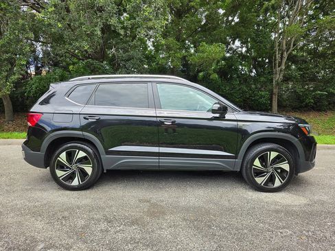Used 2024 Volkswagen Taos SE AWD/4WD image 4