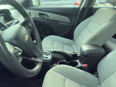 Used 2016 Chevrolet Cruze LT image 5