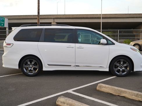 Used 2015 Toyota Sienna SE Premium image 27