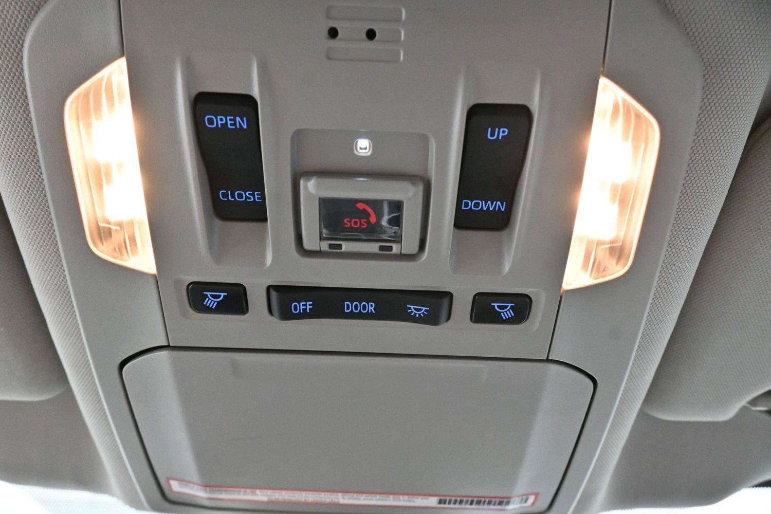 Used 2021 Toyota Highlander Limited FWD image 30