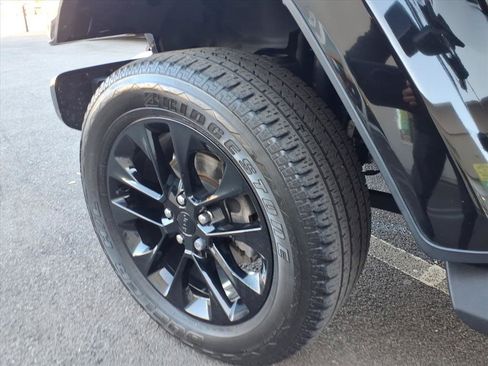 Used 2023 Jeep Gladiator Overland image 9