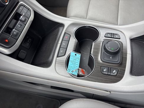 Used 2023 GMC Acadia SLT image 37