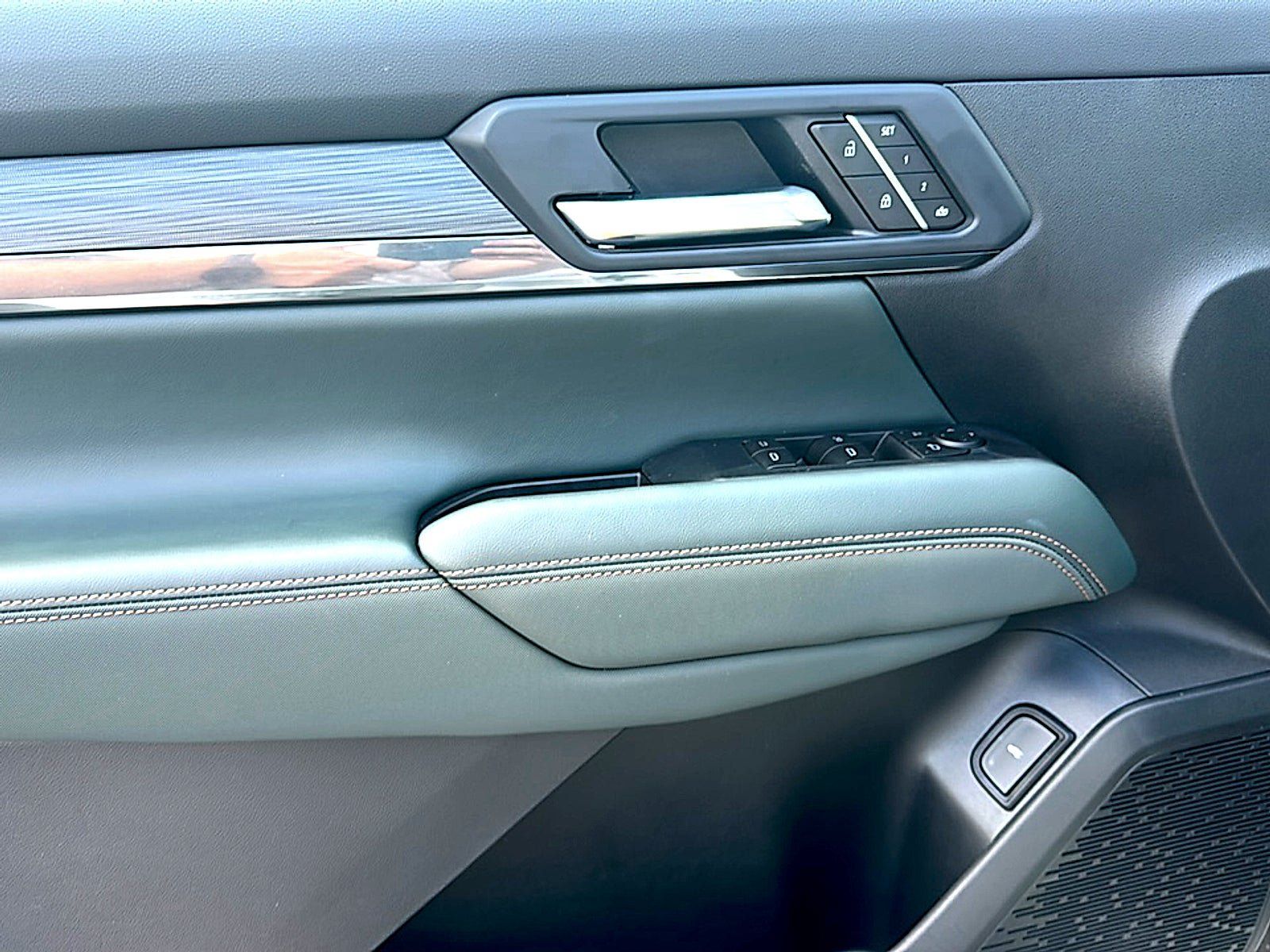 New 2026 GMC Terrain AT4 w/ Convenience Package III AWD/4WD image 14