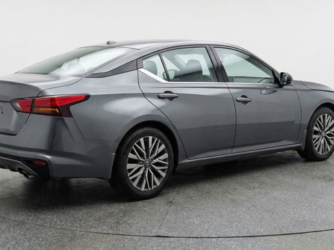 Used 2025 Nissan Altima 2.5 SV image 9