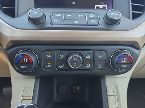 Certified 2019 GMC Acadia Denali w/ Technology Package AWD/4WD image 27