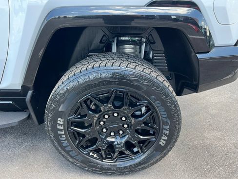 Used 2025 GMC Hummer EV 2X AWD/4WD image 16