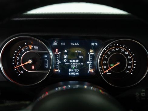 Used 2020 Jeep Wrangler Unlimited Sahara w/ Uconnect 4C Nav & Sound Group AWD/4WD image 17