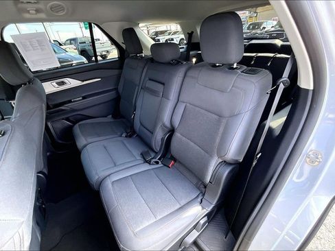 Used 2025 Ford Explorer Active AWD/4WD image 38