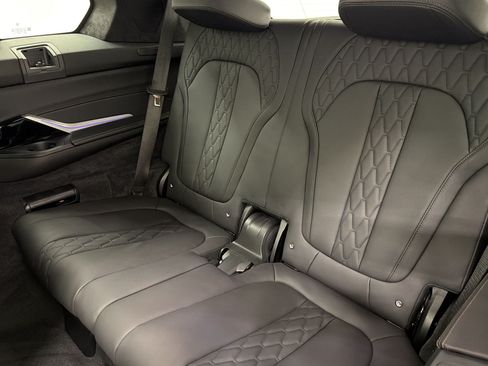 Used 2025 BMW X7 M60i AWD/4WD image 28
