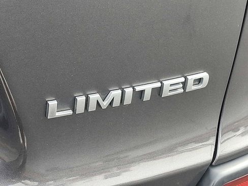 Used 2019 Jeep Cherokee Limited image 30