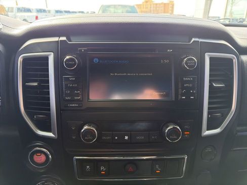 Used 2018 Nissan Titan SV w/ SV Convenience Package image 19