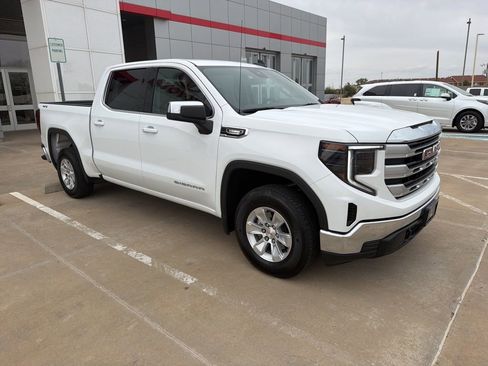 Used 2024 GMC Sierra 1500 SLE image 3