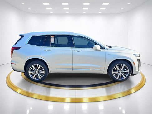 Used 2020 Cadillac XT6 Premium Luxury w/ LPO, Floor Liner Package AWD/4WD image 4