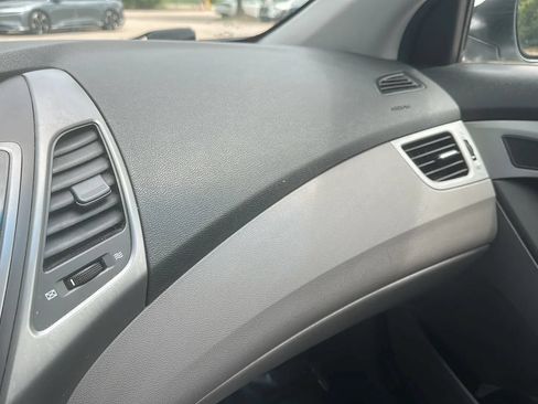 Used 2014 Hyundai Elantra SE FWD image 33