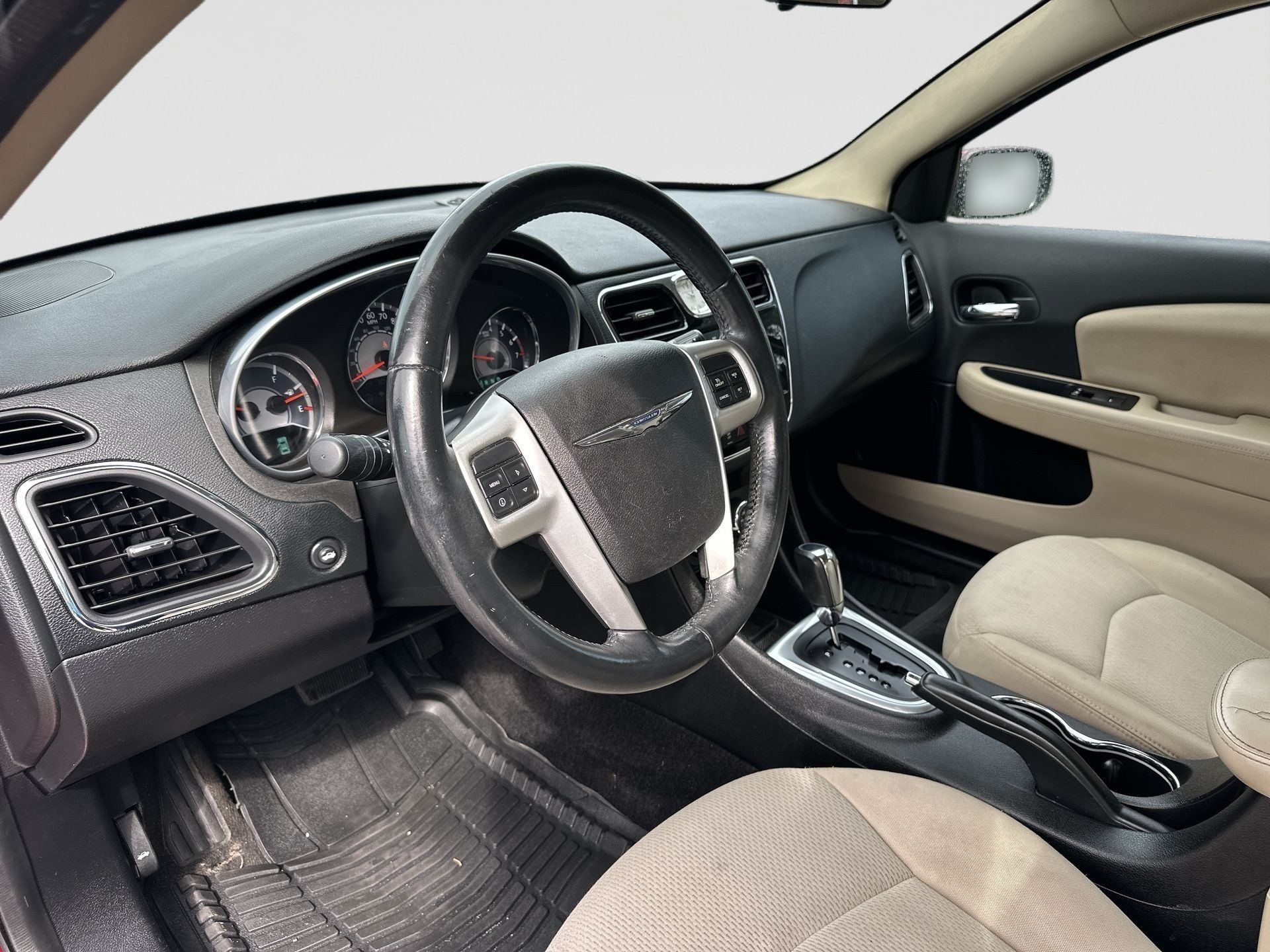 Used 2013 Chrysler 200 Touring FWD image 10