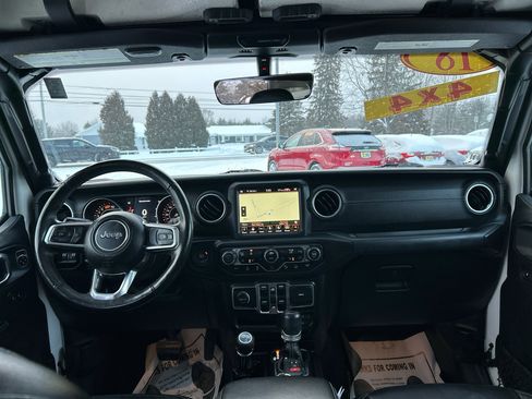 Used 2018 Jeep Wrangler Unlimited Sahara image 21