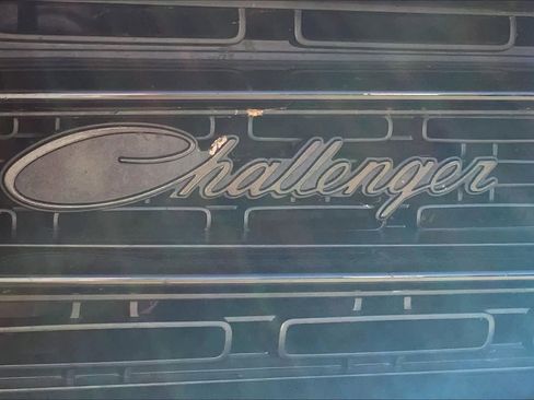 Used 2022 Dodge Challenger SXT w/ Blacktop Package image 9