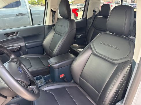 Used 2025 Ford Maverick Lariat w/ Black Appearance Package AWD/4WD image 9