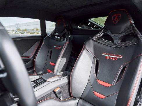 Used 2020 Lamborghini Huracan EVO image 42