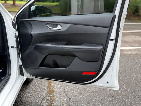 Used 2019 Kia Forte LXS FWD image 14
