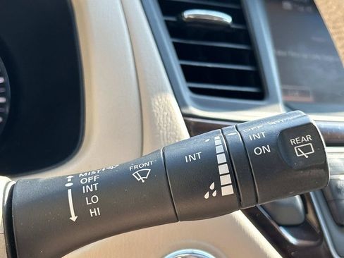Used 2015 Nissan Pathfinder SL w/ SL Premium Package FWD image 34