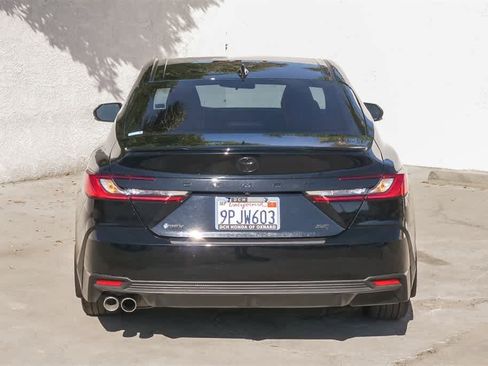 Used 2025 Toyota Camry SE image 8